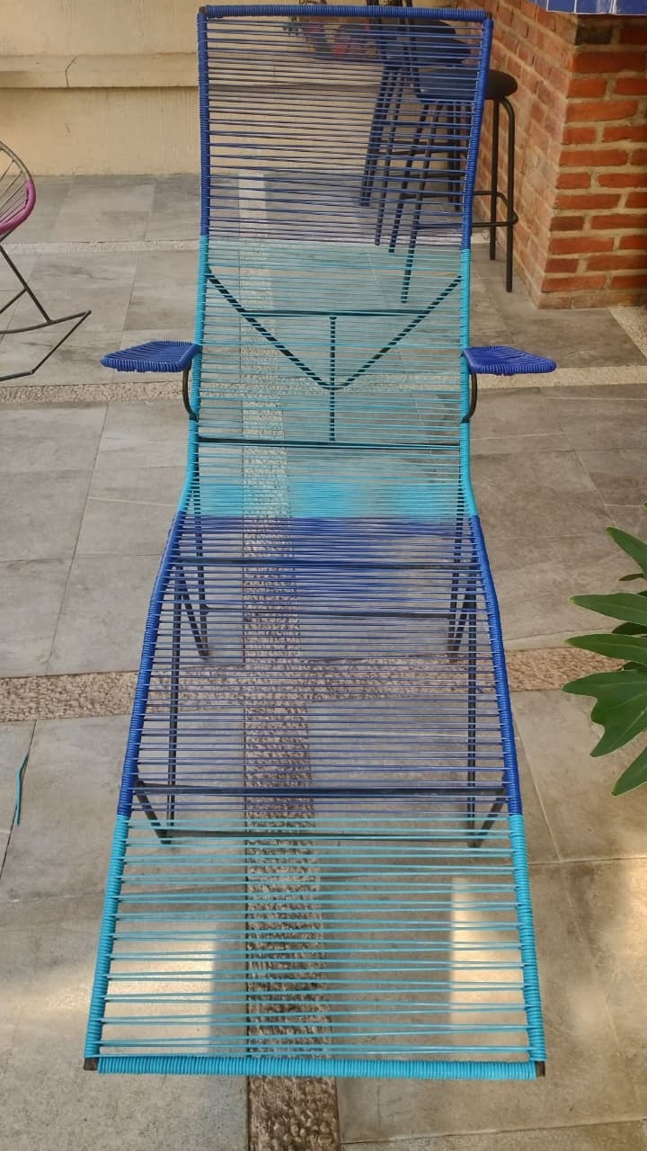Camastro tipo Acapulco con descansabrazos