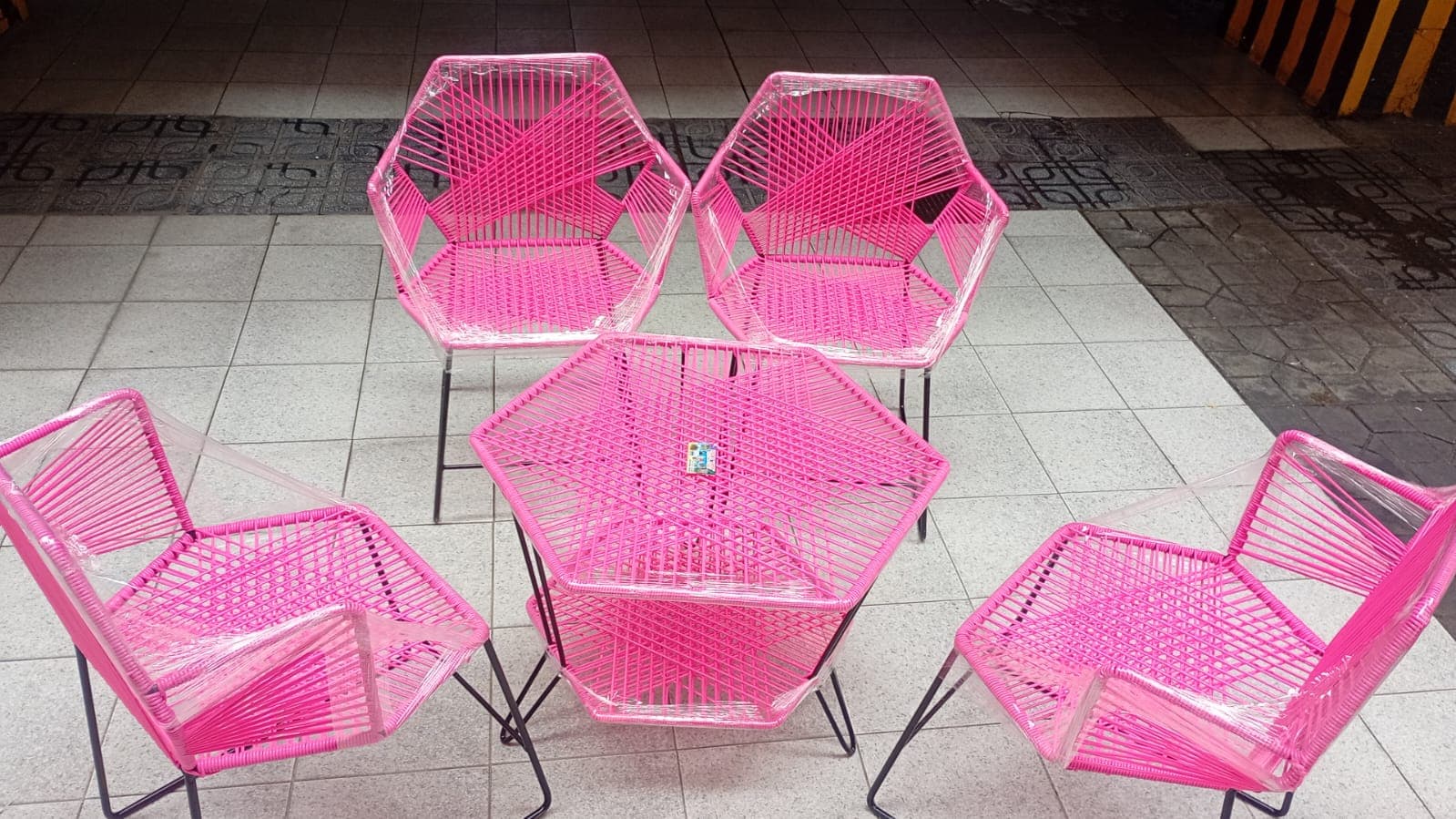 Juego de mesa hexagonal con 4 sillas Acapulco